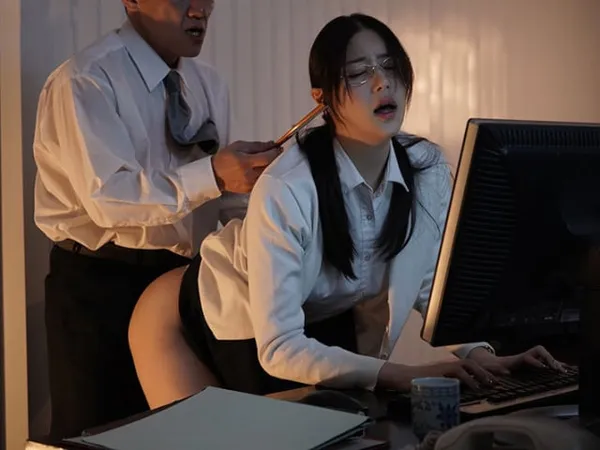 nangcuc jav Cô nhân viên thiếu thốn "tình cảm" và tên cấp trên già may mắn